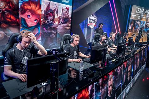 How to Make an Esports Team: Because Winning is Just a Ctrl+Alt+Del Away